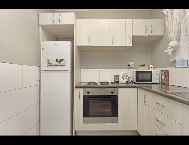 2 BEDROOM APARTMENT TO LET IN WYNBERG